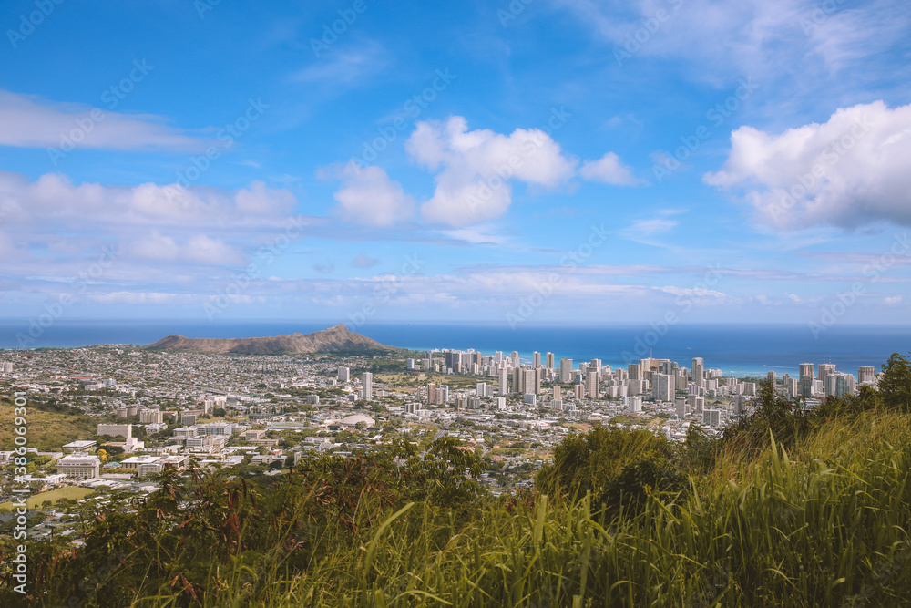 Obraz premium Tantalus lookout, City view of Honolulu, Oahu, Hawaiii