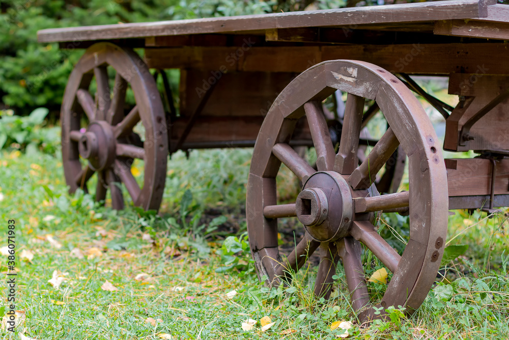 Cart with wooden wheels in the resort of Belokurikha