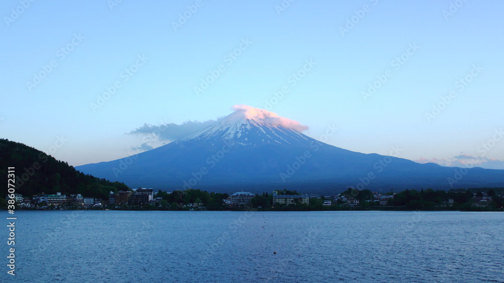山中湖から眺める富士山
