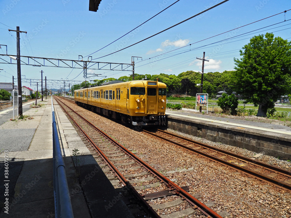 Naklejka premium 山陽本線下り、ブルースカイトレイン。