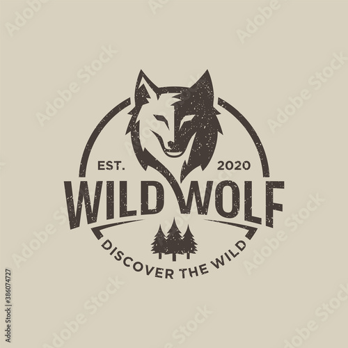 Fotografia Vintage Wild Wolf Logo Vector Illustration