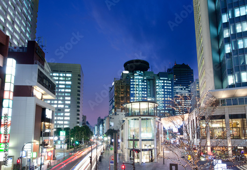Obraz na płótnie 東京・赤坂通りの夜景街並み（2011年1月撮影）
