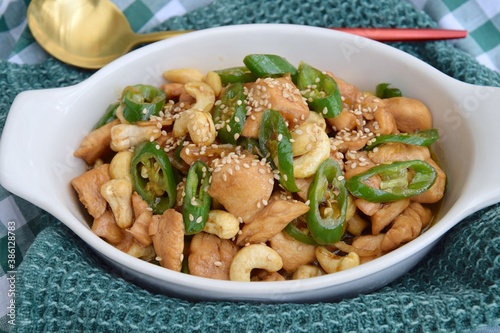 Stir-fried chicken with cashew nuts, green chili and sesame seeds