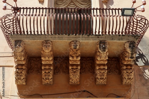 Noto - Balcone di Palazzo Nicolaci