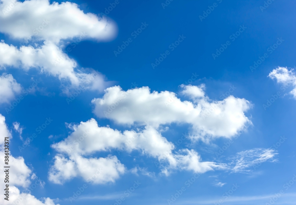 Fototapeta premium Sky background is vast with white clouds.