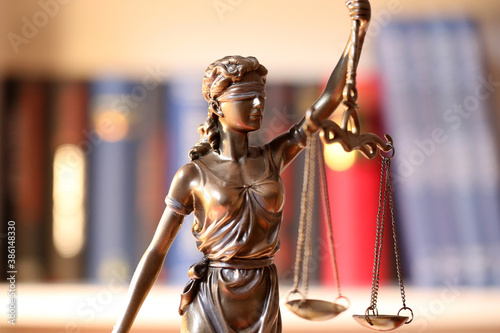 Foto Nahaufnahme einer Justitia als Symbolbild für Recht, Gerechtigkeit usw