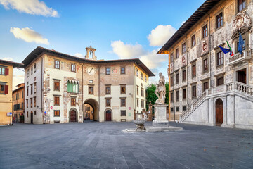 Fotobehang De scheve toren Piazza dei Cavalieri in Pisa  © bbsferrari