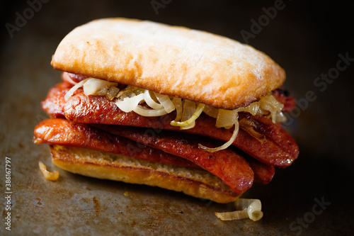 Obraz na płótnie rustic argentine sausage sandwich w salonie