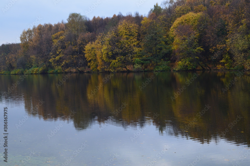 The quiet river in the autumn Park