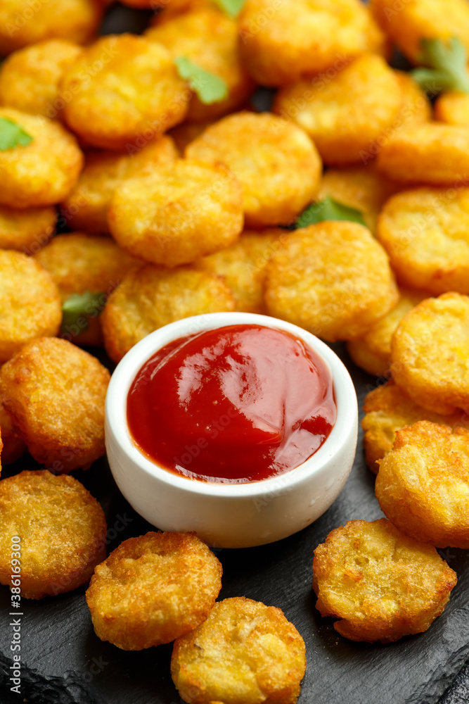 Mini hash browns, tater tots crispy golden potato bites served with jalapeno peppers dipped in ketchup Mini hash browns, tater tots crispy golden potato bites served with jalapeno peppers dipped in ketchup