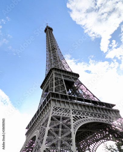 high resolution of Eiffel tower in day light