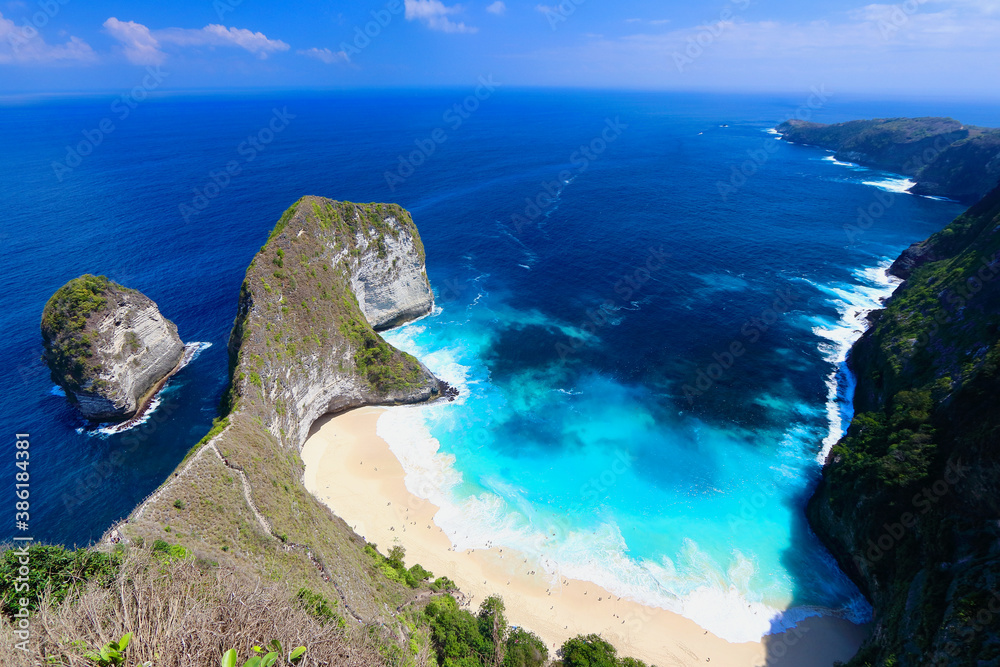 Main view of Kelingking beach, on of the most amazing spots in Nusa Penida Island, Bali.