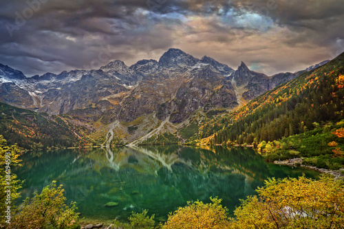 Fototapeta Naklejka Na Ścianę i Meble -  autumn view of the Sea Eye Lake in Polish mountains