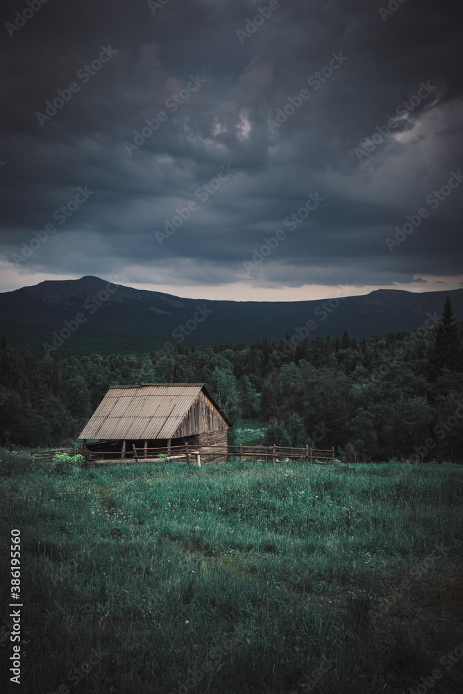 house on the background of the Ural mountains
домик на фоне уральских гор house on the background of the Ural mountains
домик на фоне уральских гор