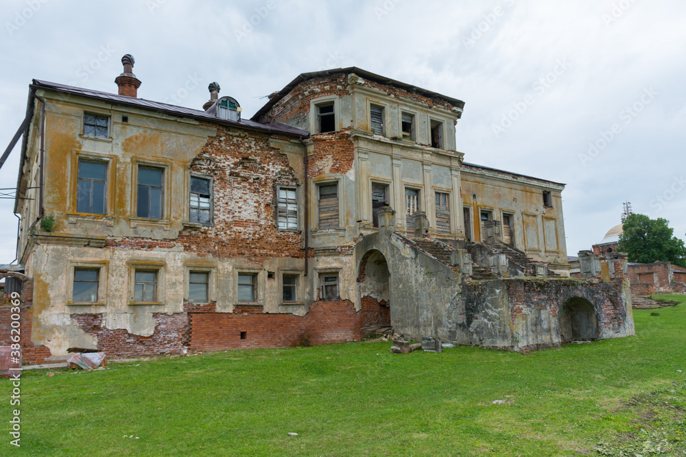 Manor house of the Priklonsky Rukavishnikovs on the banks of the Oka river in the Nizhny Novgorod region