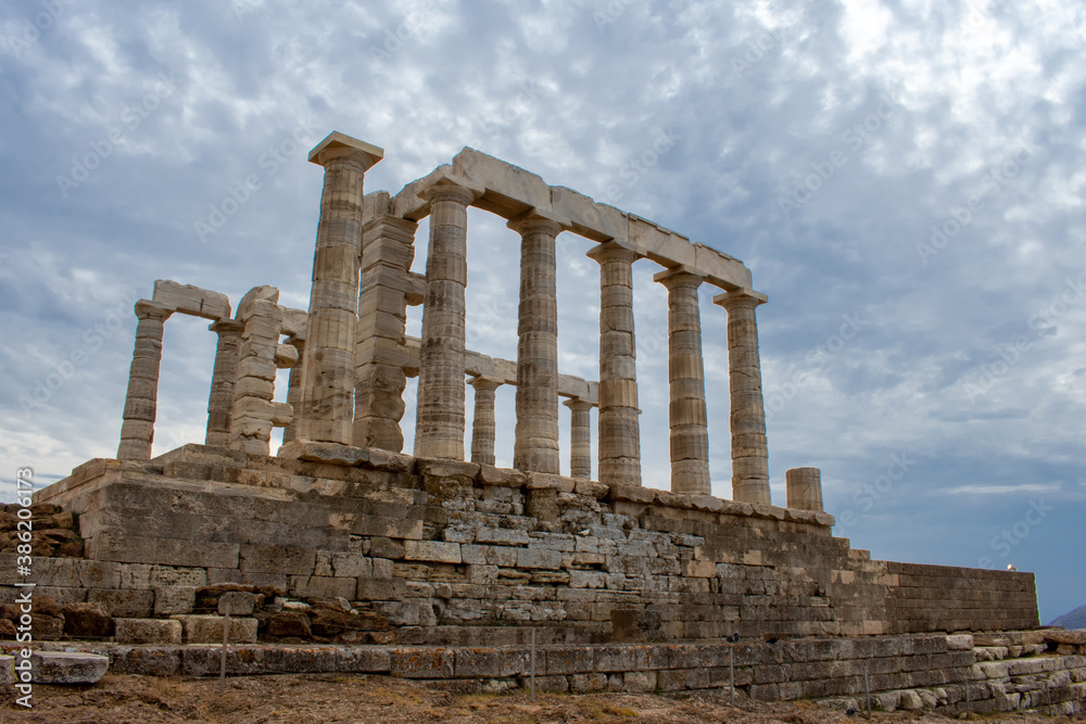 Obraz premium Poseidon Temple at Cape Sounion in Greece near Athens, Ancient architecture in Peloponnese
