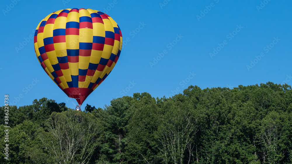 Fototapeta premium Early Morning Launch of Hot Air Balloon