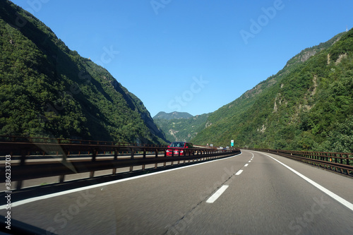 wenig Verkehr auf der italienischen Brennerautobahn photo