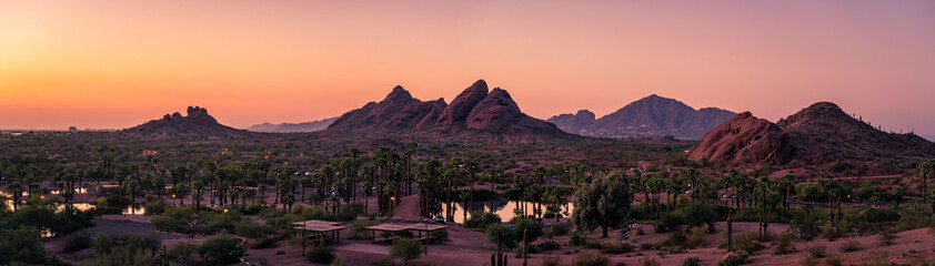 Fototapete Arizona Papago Park mit Camelback Mountain  © Matt