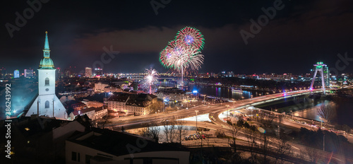 Obraz na płótnie New Year Celebration. Fireworks on Danube River in Bratislava, Slovakia. w salonie