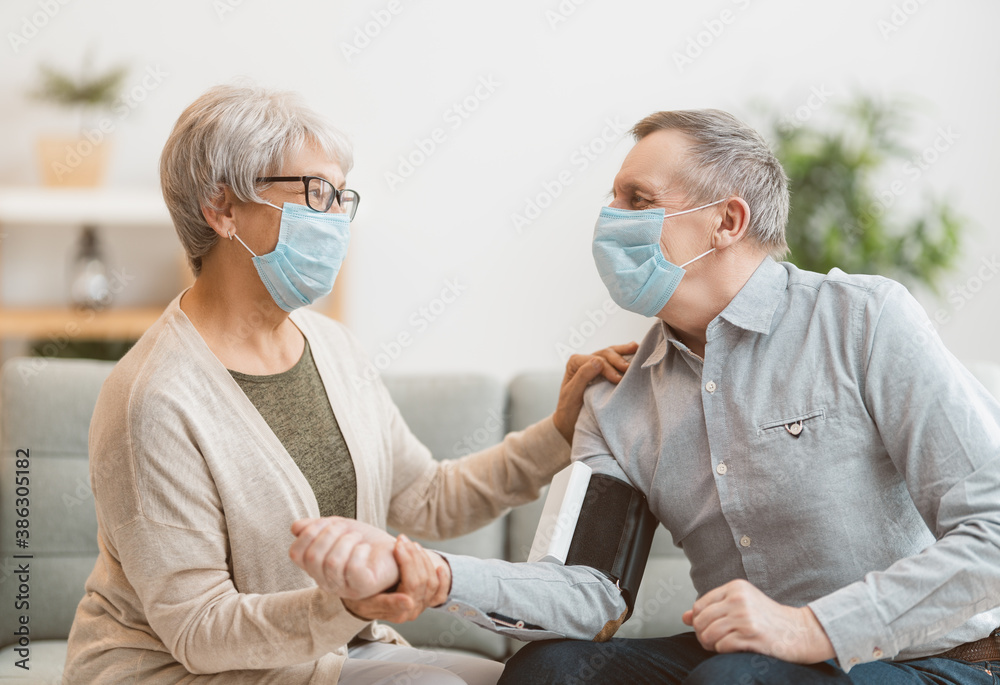 Fototapeta premium Senior couple wearing face masks