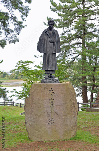 金木散歩・芦野公園　太宰治銅像 photo