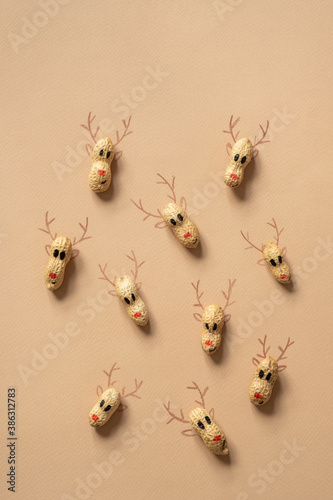 Reindeer heads made with peanuts pattern © azurita