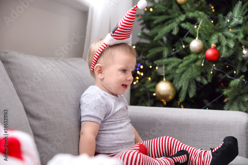 Cute little baby in Christm...
