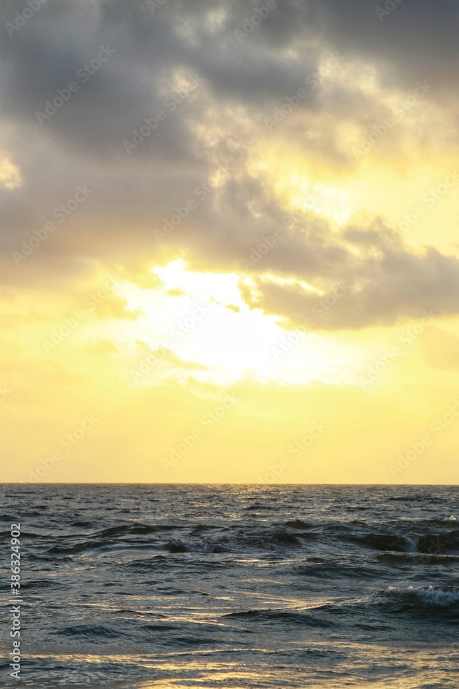 Obraz premium sunset over the sea