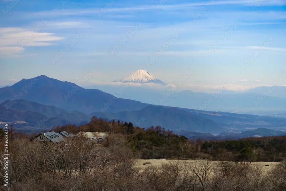八ヶ岳牧場から見た、冬の富士山