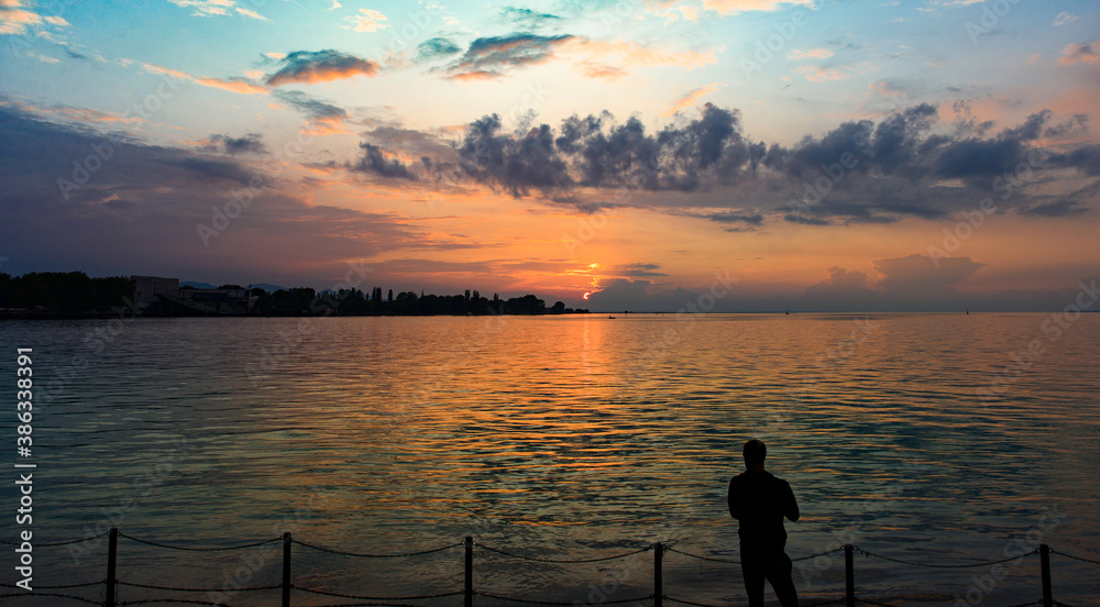 Fototapeta premium Sonnenuntergang in Bregenz am Bodensee
