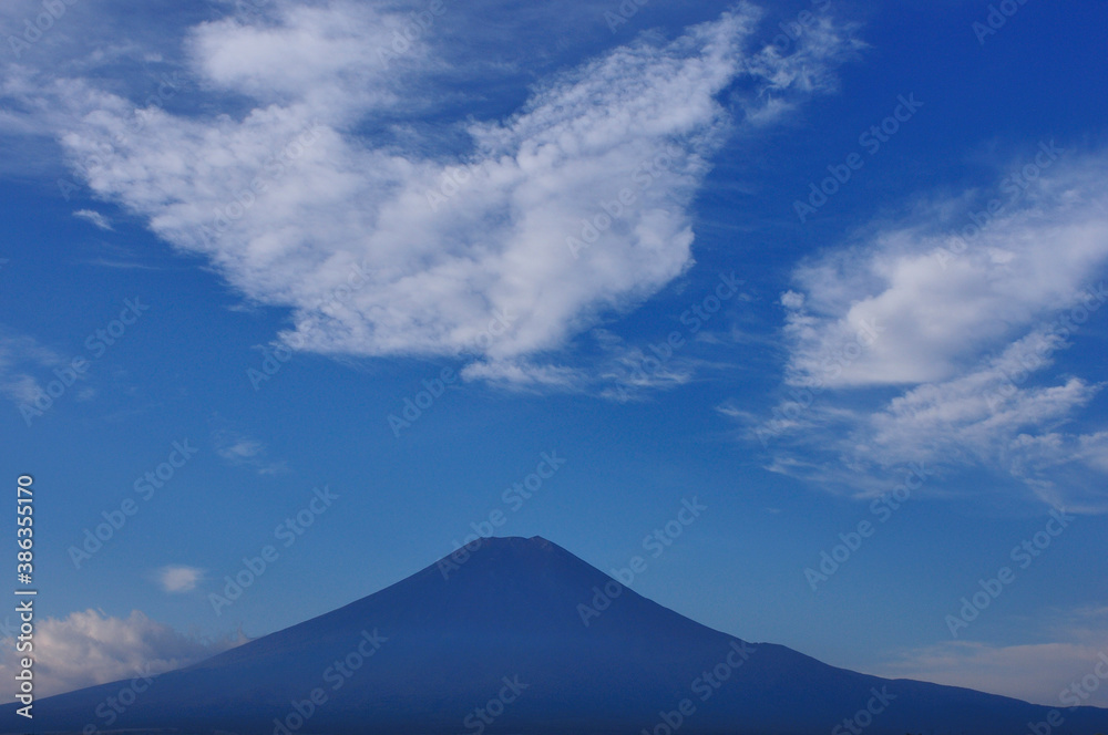 富士山と白い雲