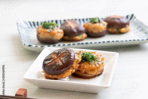 椎茸の肉詰め_横位置