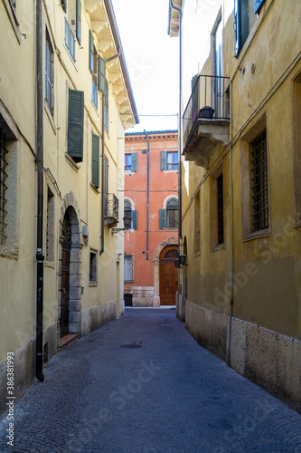 Fototapeta Naklejka Na Ścianę i Meble -  Narrow empty street in the old medieval town of Verone in the Veneto Region, Italy. 