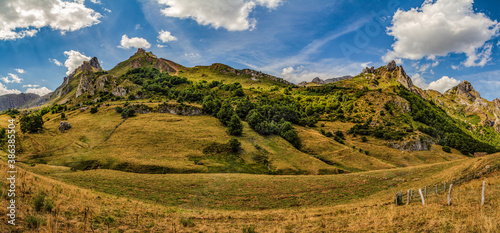 Valles y montañas del Parque Natural de Somiedo en Astúrias