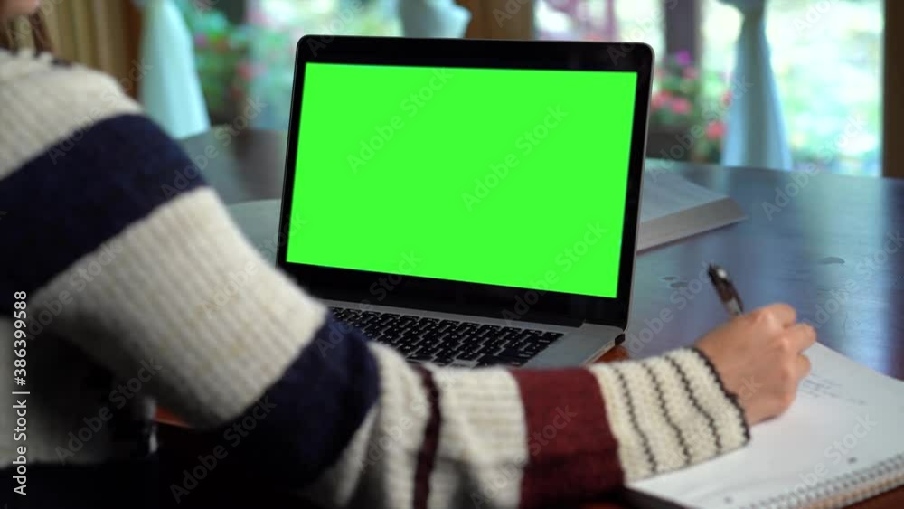 Teen girl school student by webcam conference call remote learning green screen laptop. Internet tutor teaching web class. E learning from home concept. Over shoulder close up laptop screen view. vídeo de Stock | Adobe Stock