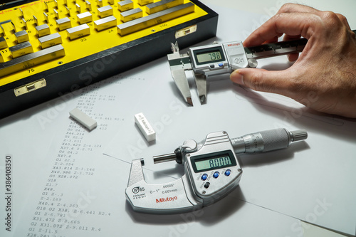Digital micrometers and digital vernier calipers perform calibration on block grades.
 photo