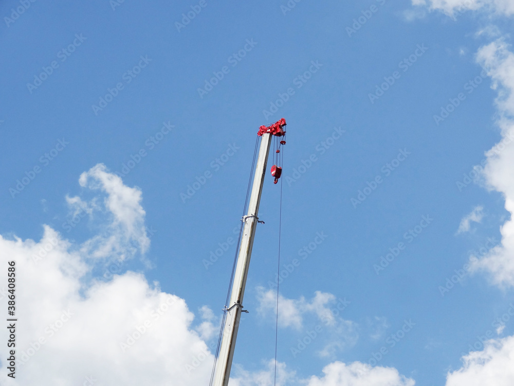 住宅の新築工事のクレーン