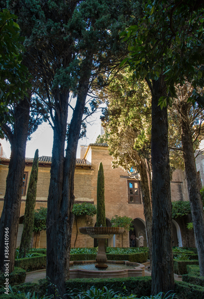 Cour intérieure de l'Alhambra à Grenade, Espagne Cour intérieure de l'Alhambra à Grenade, Espagne