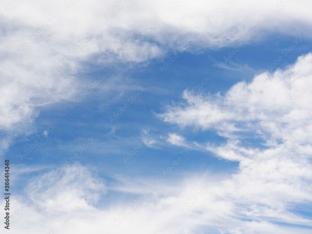 白い雲と青空