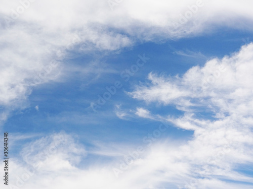 白い雲と青空