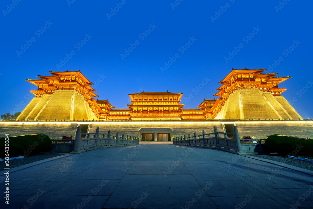 Φωτογραφία Yingtian Gate is the south gate of Luoyang City in the Sui and Tang Dynasties