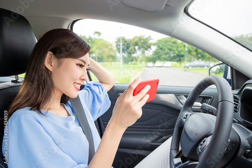 woman use phone in car
