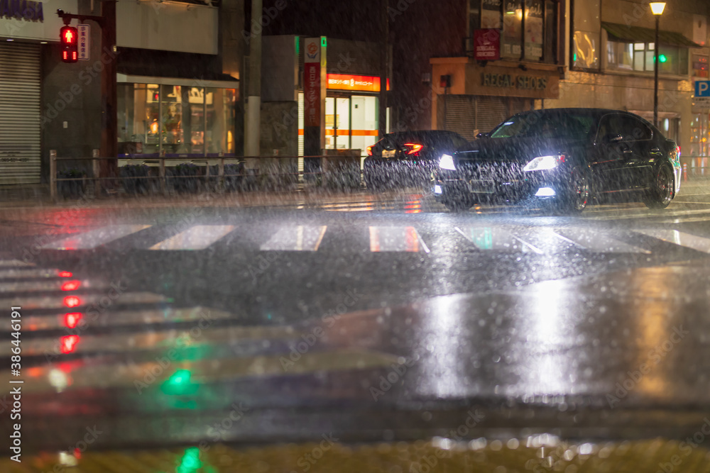 夜の雨降る横断歩道 Stock Photo Adobe Stock