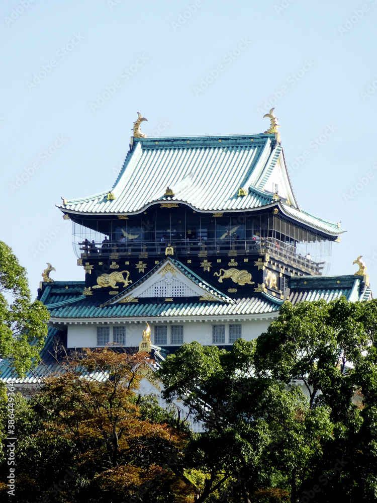 大阪城天守閣と青空