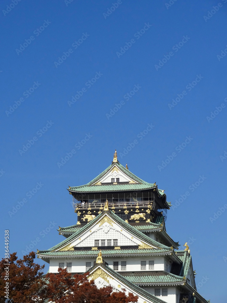 大阪城天守閣と青空