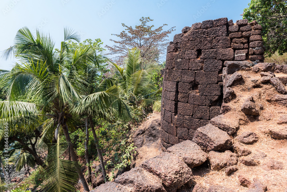 Φωτογραφία View of the old stone tower of the Portuguese fortress Fort Cabo De Rama in the