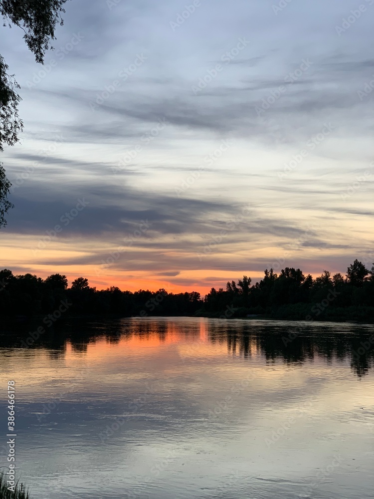 Obraz premium sunset over the river
