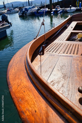 Boat details in harbour © ELECTRO35