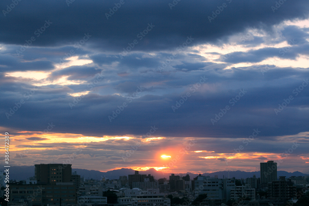 都会の夕景